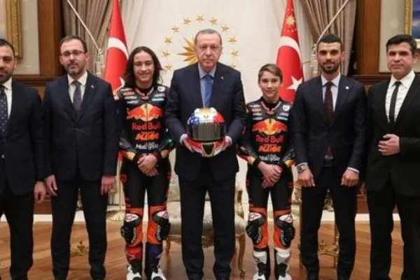 Başkan Erdoğan, Sofuoğlu ve Öncü kardeşleri kabul etti