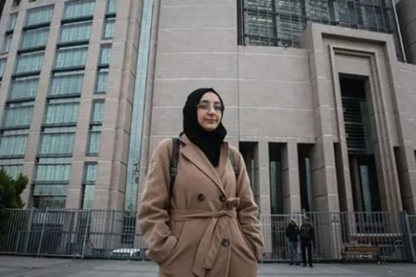 Başörtülü olduğu için film çekim ekibine alınmadı