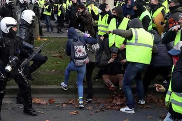 Belçika'da sarı yelekli protestoculara gözaltı