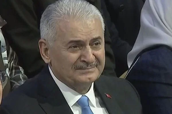 Binali Yıldırım gözyaşlarını tutamadı