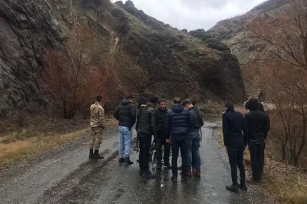 Bingöl'de heyelan; keşfe giden heyet mahsur kaldı