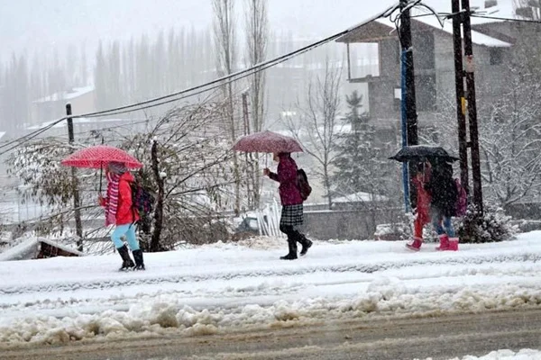 Bitlis'te eğitime kar engeli