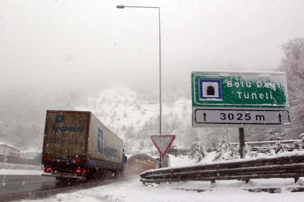 Bolu Dağı'nda ulaşıma kar engeli, Marmara içinde kar uyarısı