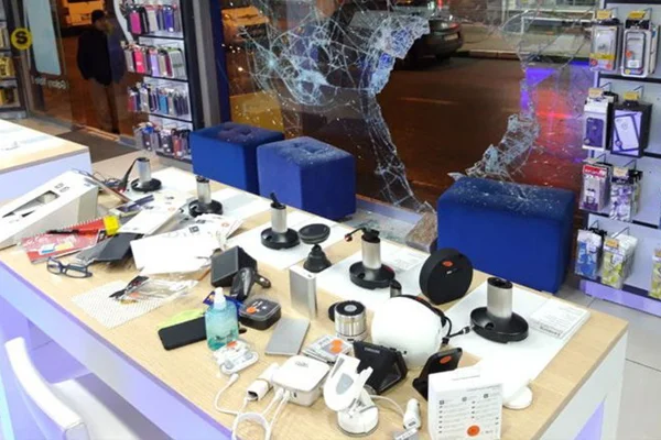 Bursa'da 100 bin TL'lik elektronik eşya soygunu