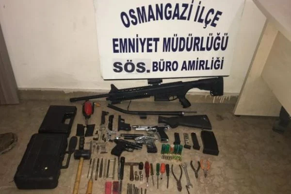 Bursa'da çok sayıda silah yakalandı