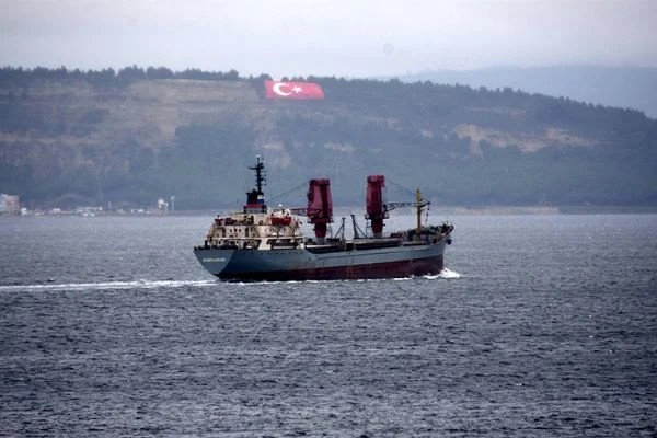 Çanakkale Boğazından Rus askeri kargo gemisi geçti