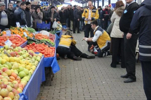 Çanakkale'de pazarda alışveriş yapan kadın başından vuruldu