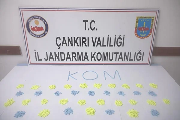 Çankırı'da uyuşturucu hapı sıvı boya içerisine gizlemişler