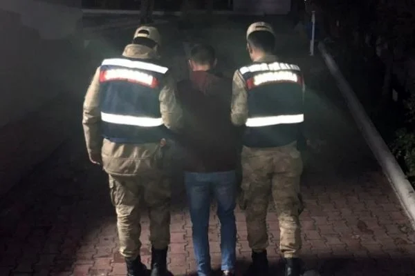 Cezaevi firarisi saklandığı bazada yakalandı