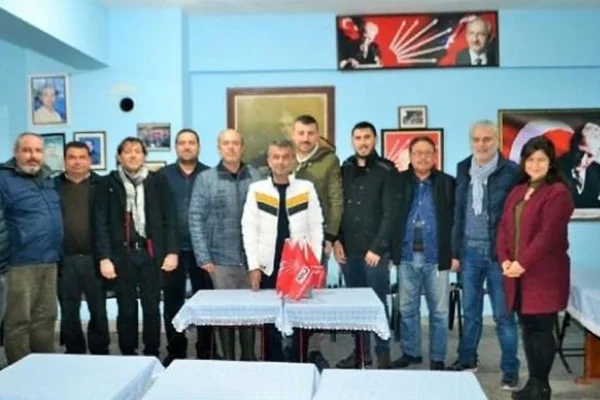 CHP'de toplu istifa