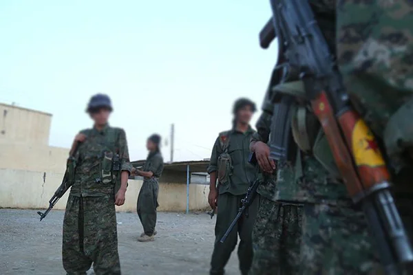 Deyrizor'da YPG/PKK-DEAŞ çatışmaları sürüyor