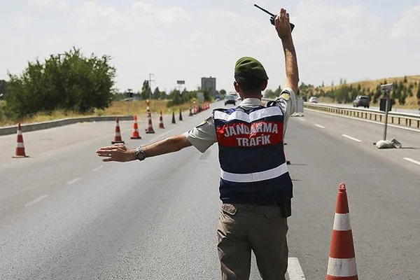 Dili boğazına kaçan çocuğa ilk müdahaleyi jandarma yaptı