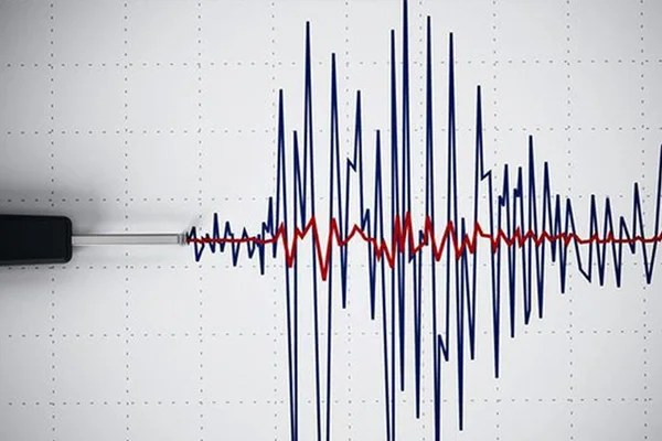 Ege'de korkutan deprem