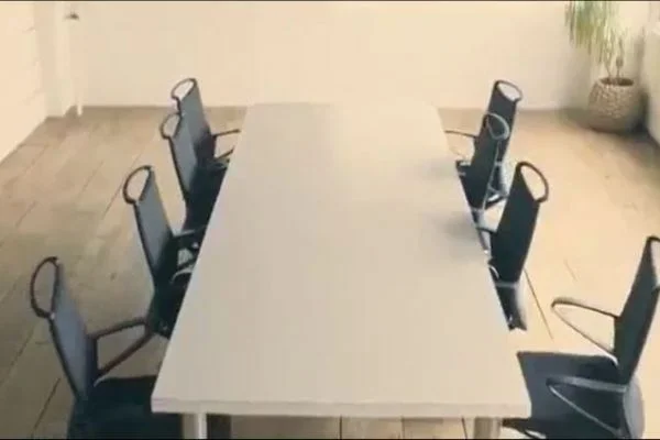 El çırpma hareketiyle hareket eden sandalyeler