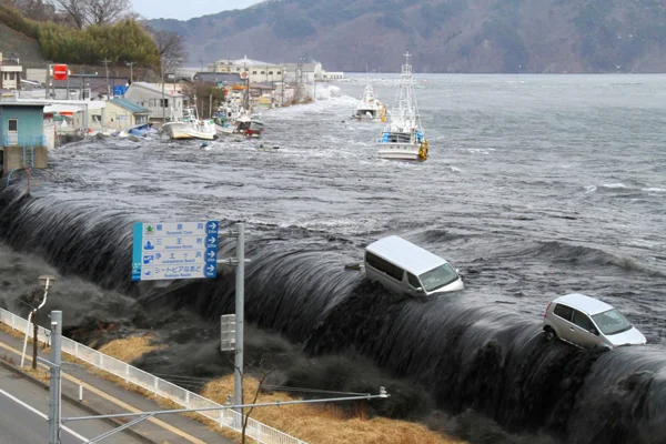 Endonezya'da tsunami: 43 ölü