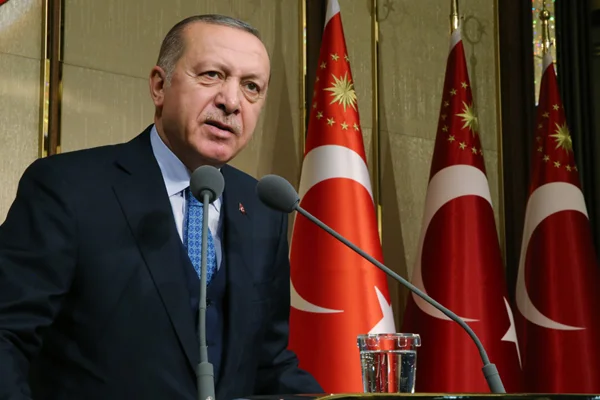 Erdoğan'dan muhtarlara: Belediye başkanları, kaymakamlar ve valiler emrinizde
