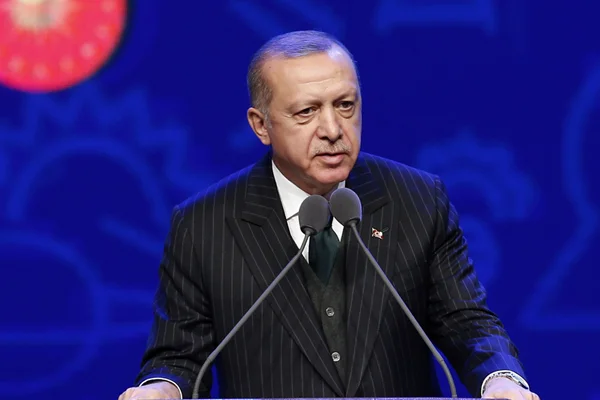 Erdoğan: Öğrencilerin başörtüsüyle uğraşan üniversitenin faydası olmaz