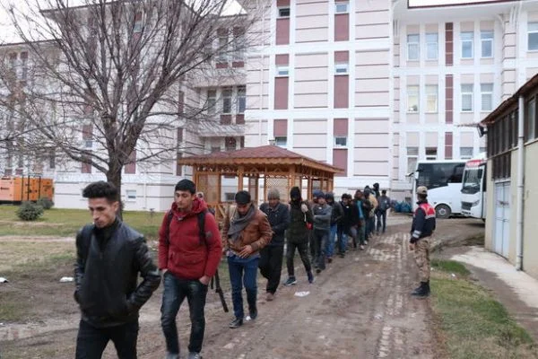 Erzincan'da 40 kaçak göçmen yakalandı