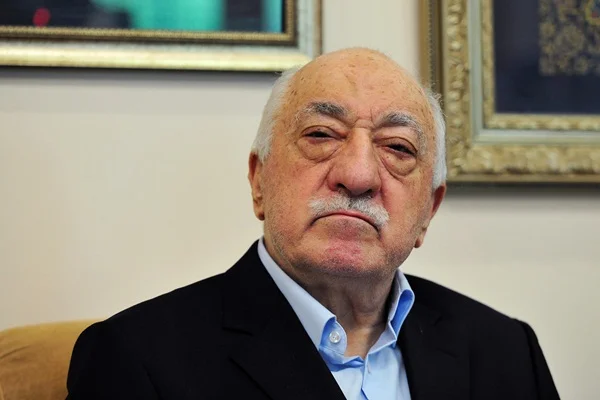 Eski Danıştay Üyesi, Gülen'in fotoğrafını 'Peygamberimiz' diye kaydetmiş