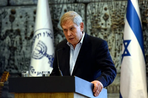 Eski Mossad başkanı: Trump'ı ABD'nin başına Rusya getirdi