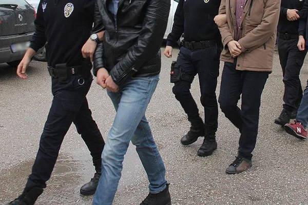 Eski polislere FETÖ operasyonu: 37 gözaltı