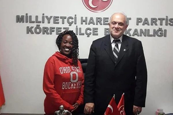 Etiyopya asıllı öğretmenden MHP'ye üyelik başvurusu