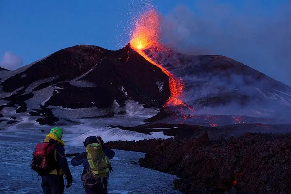 Etna'dan sonra bir yanardağ daha faaliyete geçti