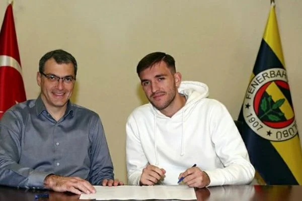Fenerbahçe, Cenk Alptekin'le profesyonel sözleşme imzaladı