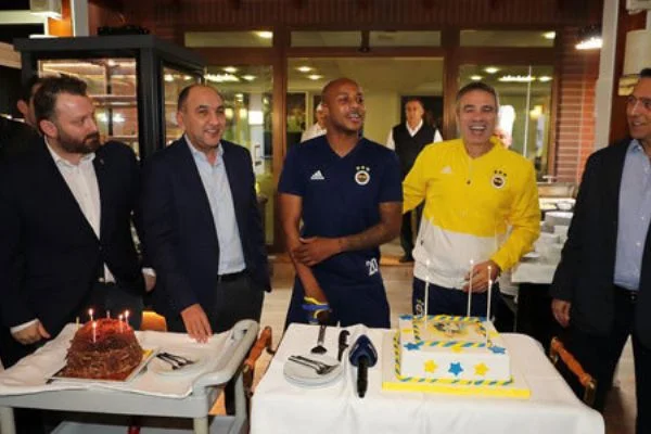 Fenerbahçe'de Ersun Yanal ve Andre Ayew'e doğum günü kutlaması!