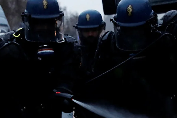 Fransa'da Sarı Yelekler'e karşı polis şiddetine soruşturma