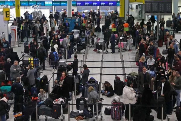 Gatwick Havalimanı'nda uçuşu engelleyen drone krizinde iki gözaltı