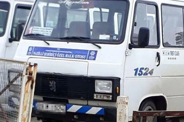 Gazi oğluna minibüsten çirkin davranış
