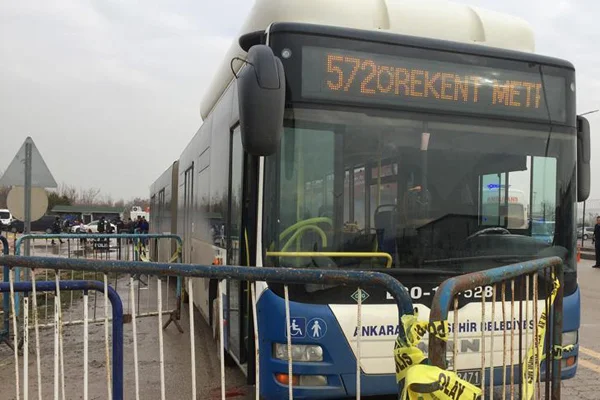 Gazi ve avukatlara çarpan belediye otobüsü şoförü adliyeye sevk edildi