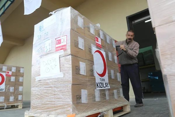 Gazze'ye 8.5 tonluk ilaç yardımı