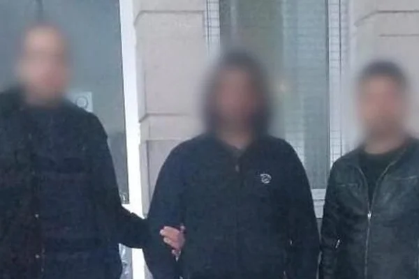 Göçmenleri kaçırmaya çalışan 2 kişi yakalandı