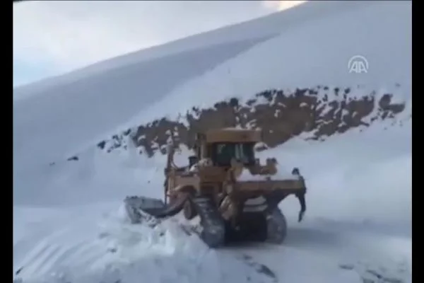 Hamile kadına ulaşmak için 9 saat uğraştılar