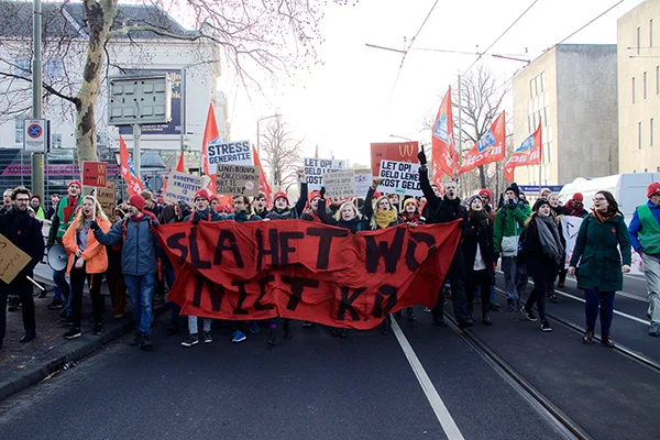 Hollanda'da hükümet karşıtı protesto