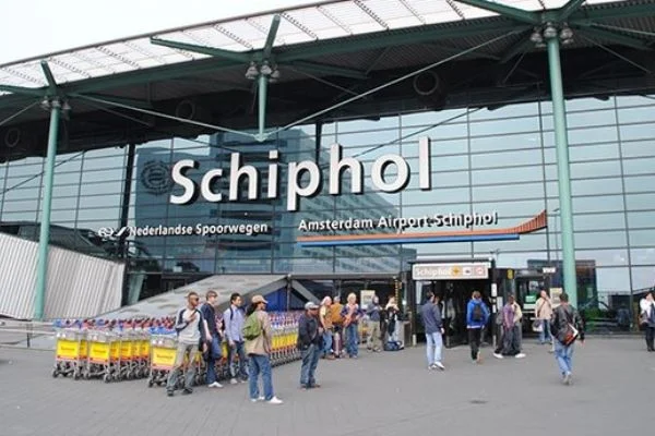 Hollanda'da Schiphol Havalimanı'nda bomba paniği