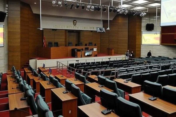 İhanet girişimini gülerek karşılamışlar