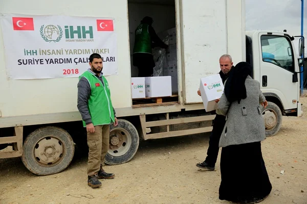 İHH'dan Elbil kampına insani yardım