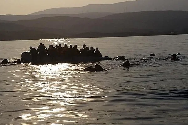 İspanya'da göçmenleri taşıyan tekne battı