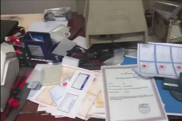 İstanbul merkezli 5 ilde sahte pasaport operasyonu