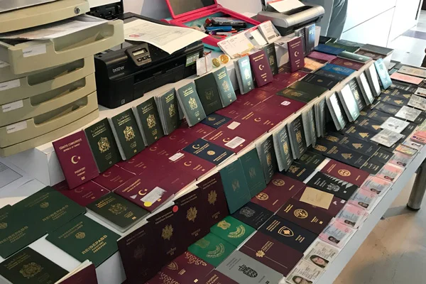 İstanbul merkezli 5 ilde sahte pasaport operasyonu