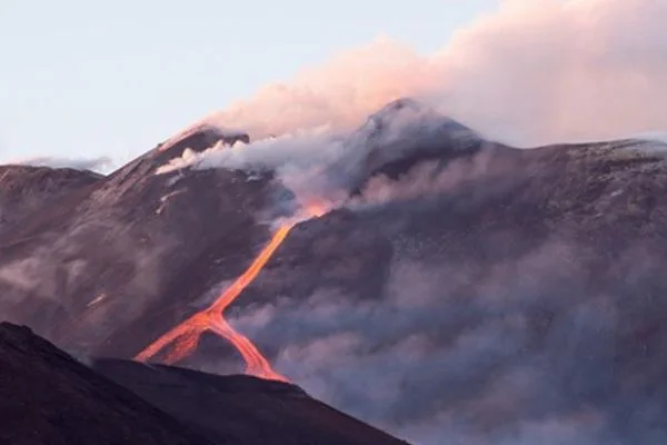 İtalya'da Etna'dan sonra Stromboli yanardağı'da faaliyete geçti