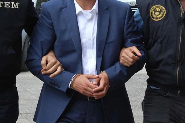 İzmir'de FETÖ soruşturması: 30 gözaltı kararı