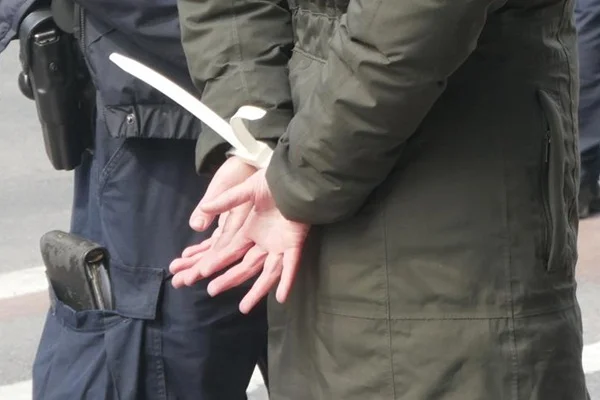 Kaçak mahkumun otostop çektiği aracın sahibi polis çıktı