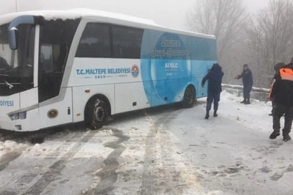 Kartepe'de yoğun kar yağışı: 75 kişi mahsur kaldı