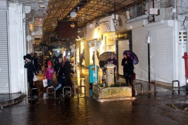 Kilis'te sağanak yağmur sele dönüştü