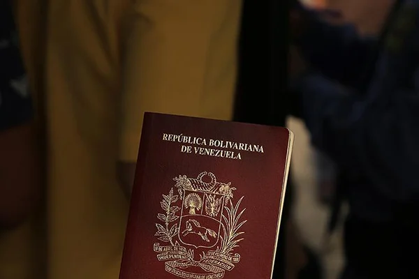Kolombiya ile Venezuela'dan karşılıklı sınır dışı kararları