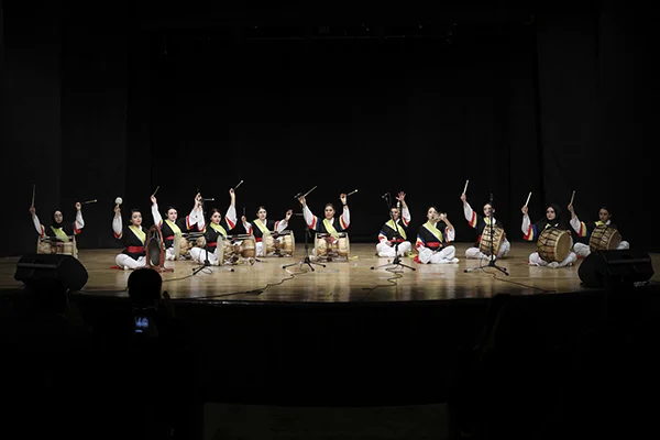 Koreli çiftçilerin geleneksel müziği başkentte
